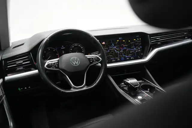 Volkswagen Touareg view 13