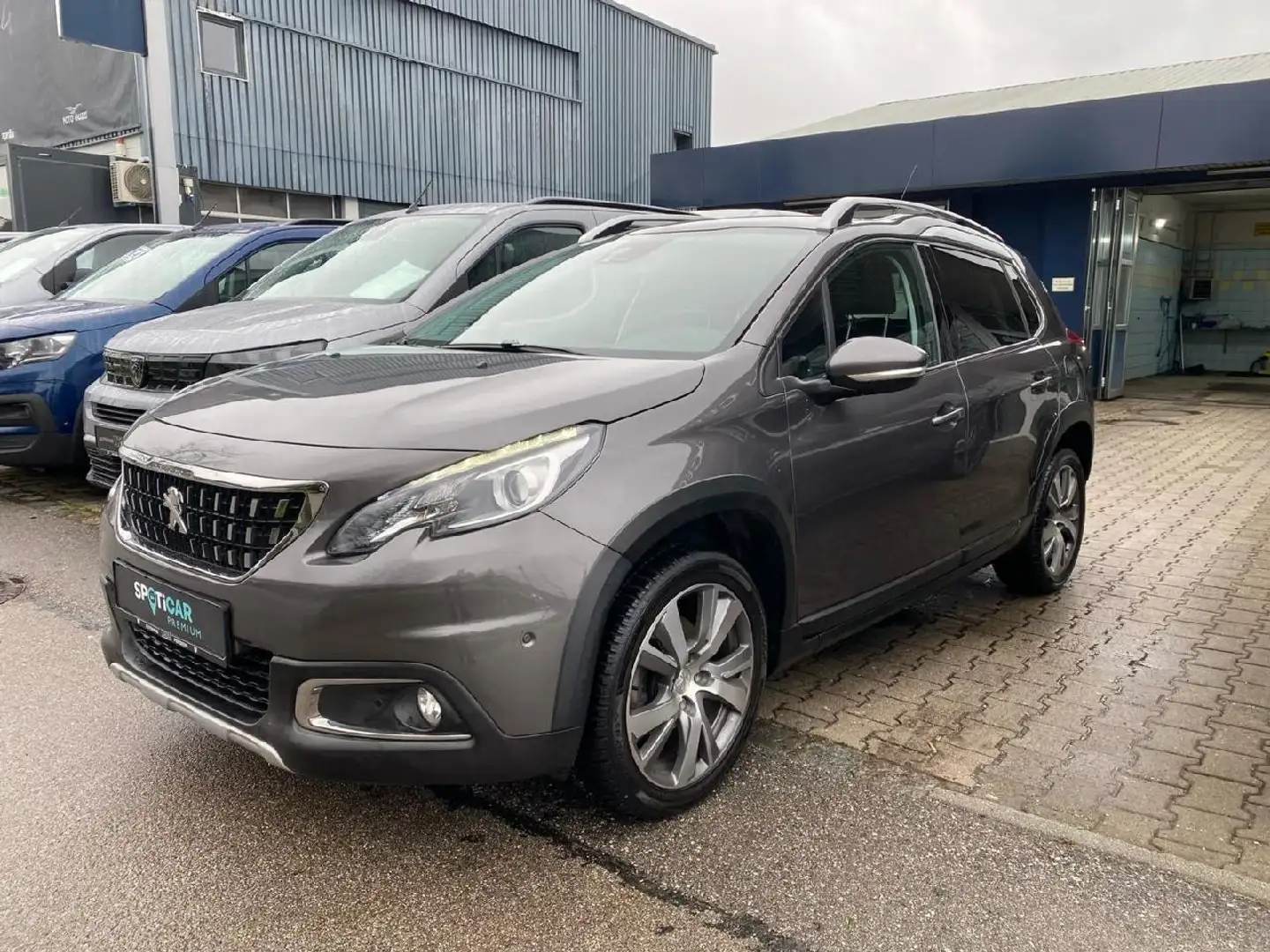 Peugeot 2008 Allure BlueHDi 120 Grau - 1