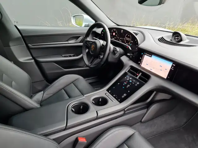 Porsche Taycan view 11