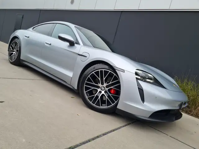 Porsche Taycan view 9