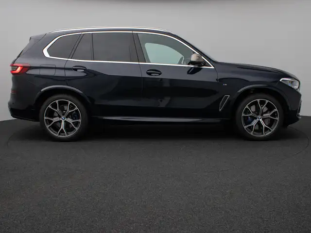 BMW X5 M view 5