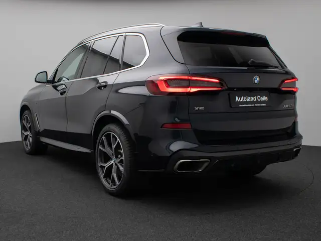 BMW X5 M view 9