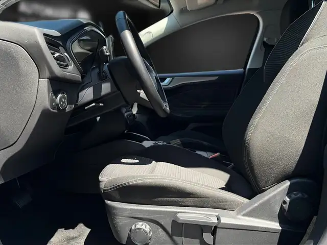 Ford Focus view 13
