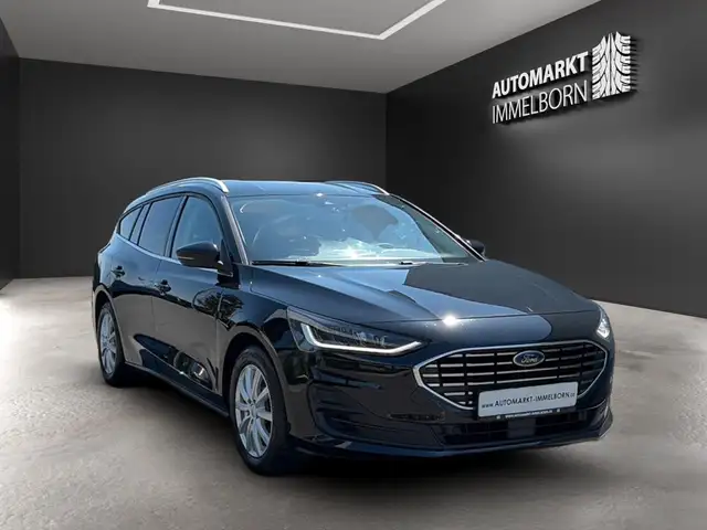 Ford Focus view 2