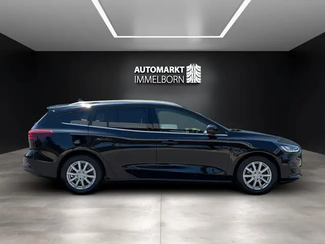 Ford Focus view 11