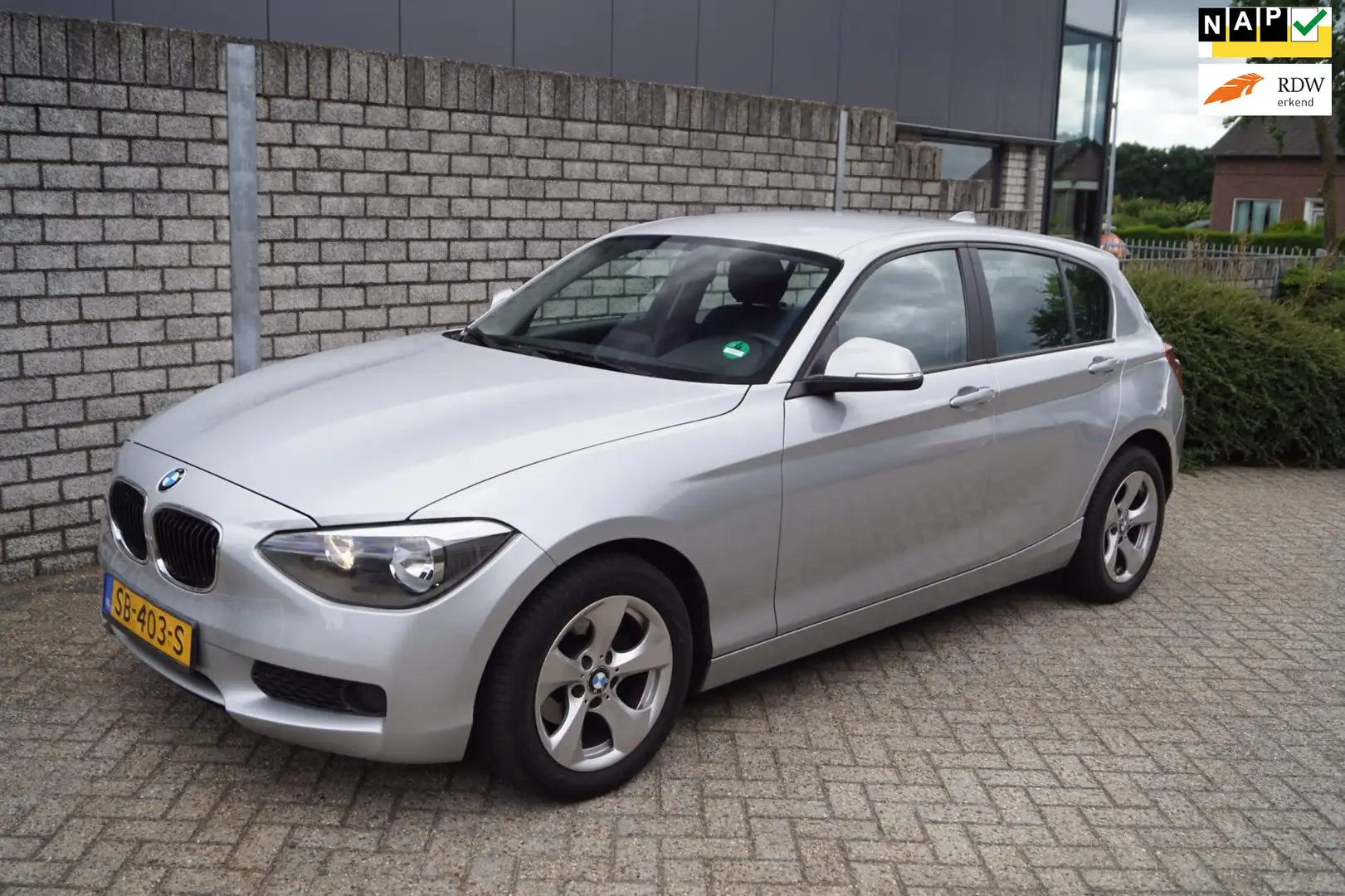 BMW 114 1-serie 114i EDE 5 Deurs Airco Navi 4x Elektrische Grey - 1