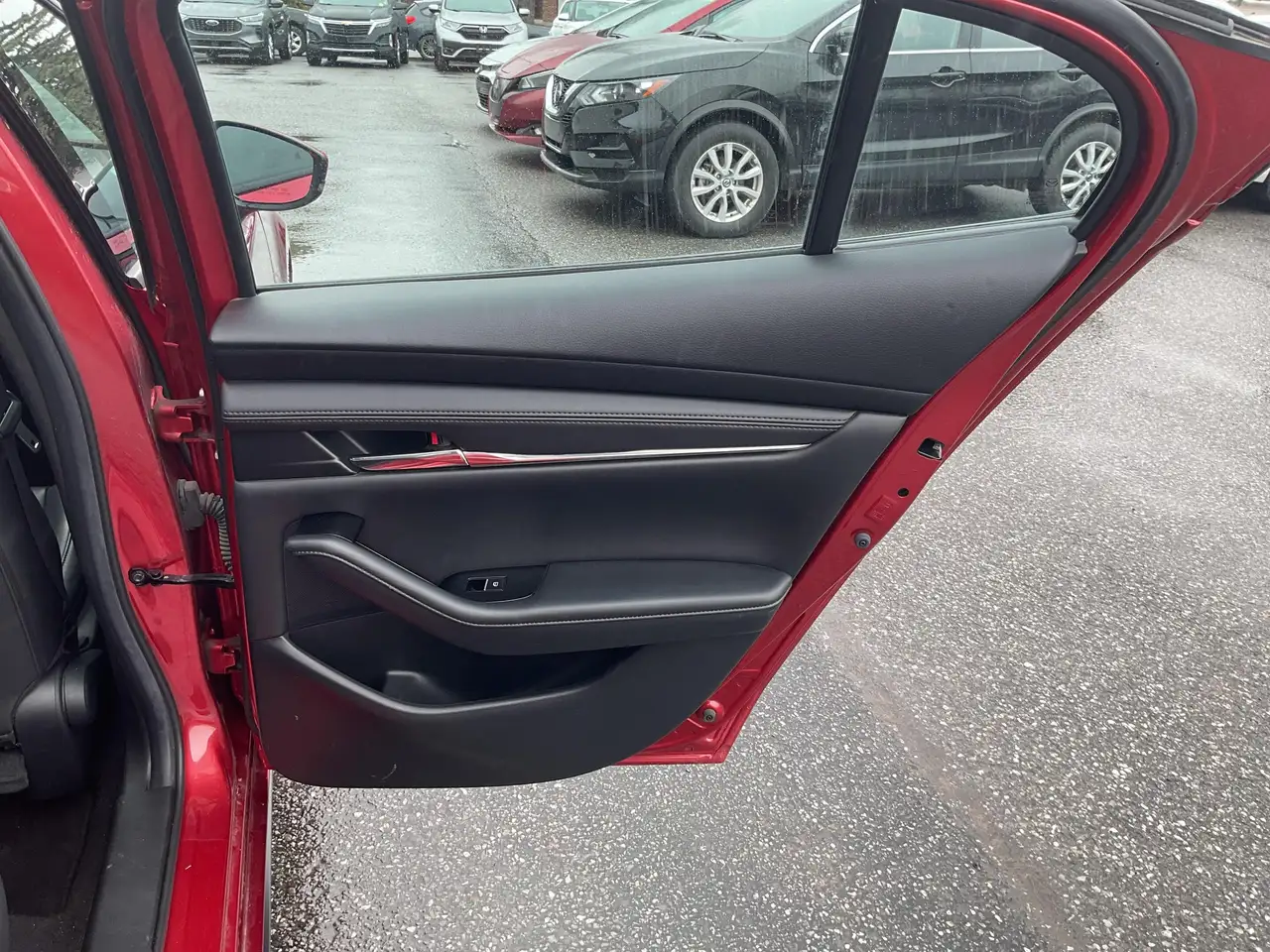 Mazda 3 снимка Mazda 3
