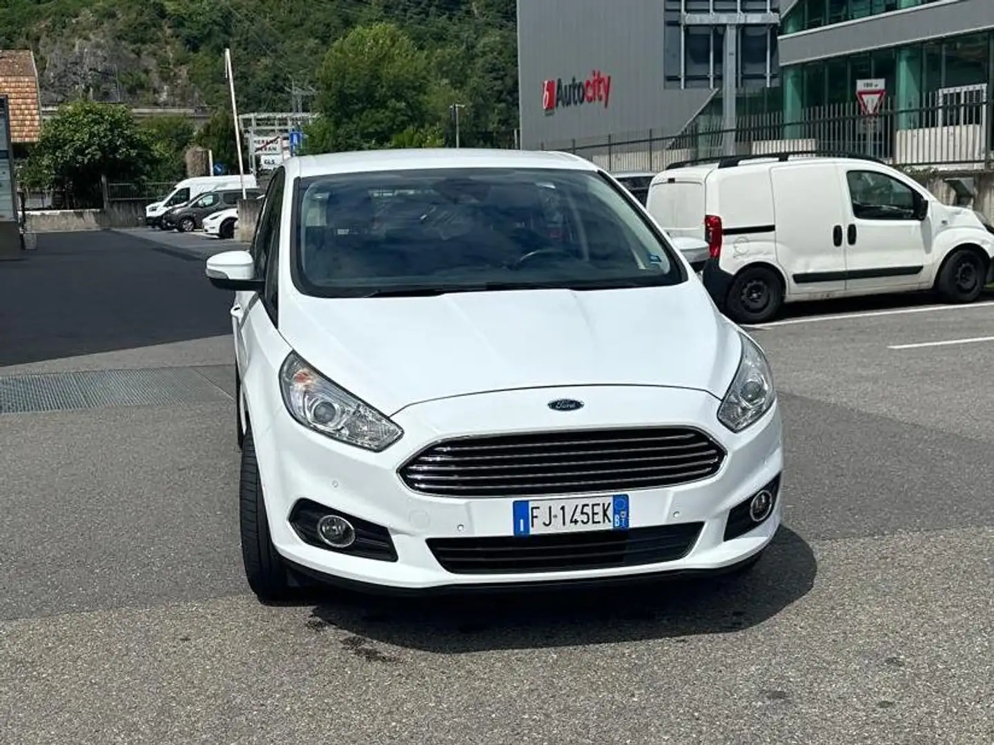 Ford S-Max 2.0 TDCi 150CV Start&Stop Titanium Bianco - 2