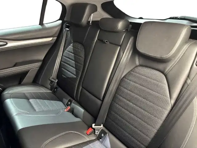 Alfa Romeo Stelvio view 9