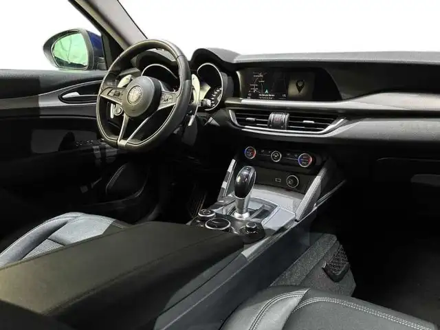 Alfa Romeo Stelvio view 16