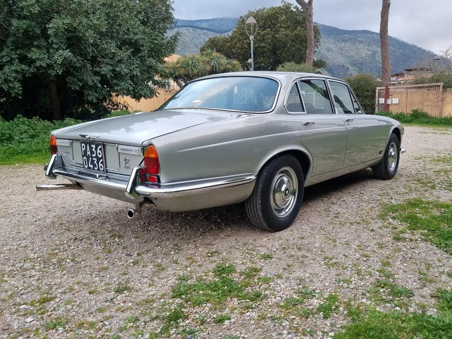 Jaguar XJ6 4.2 litre prima serie cambio manuale - 2