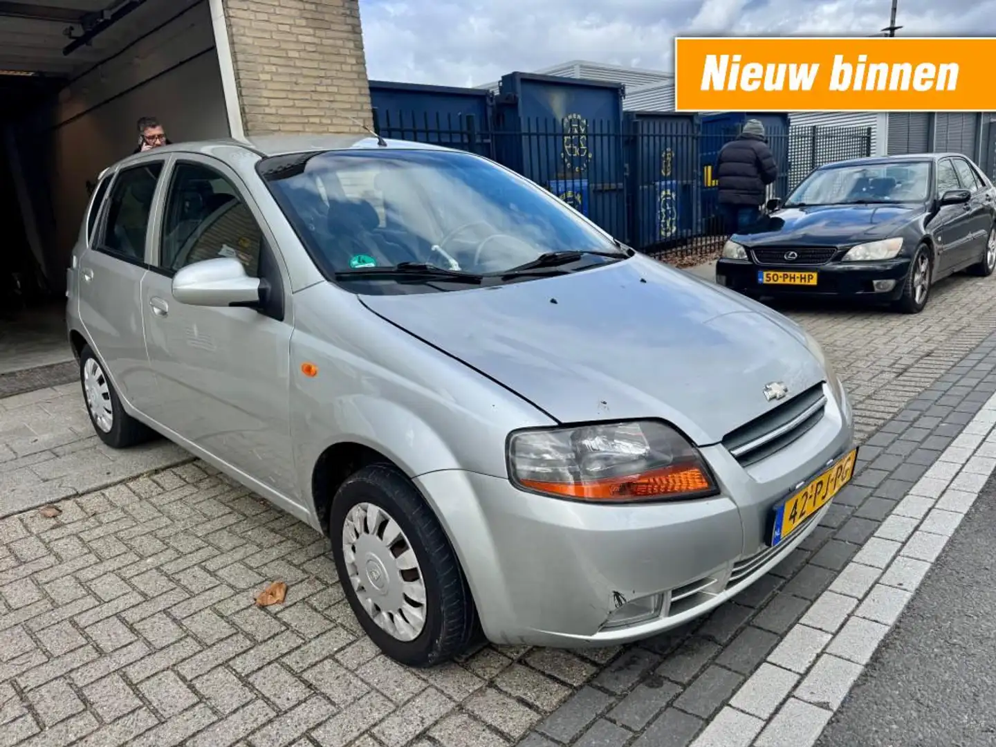 Daewoo Kalos 1.4-16V Class AUT AIRCO RIJDT GOED LICHTE RIJBARE Grau - 1