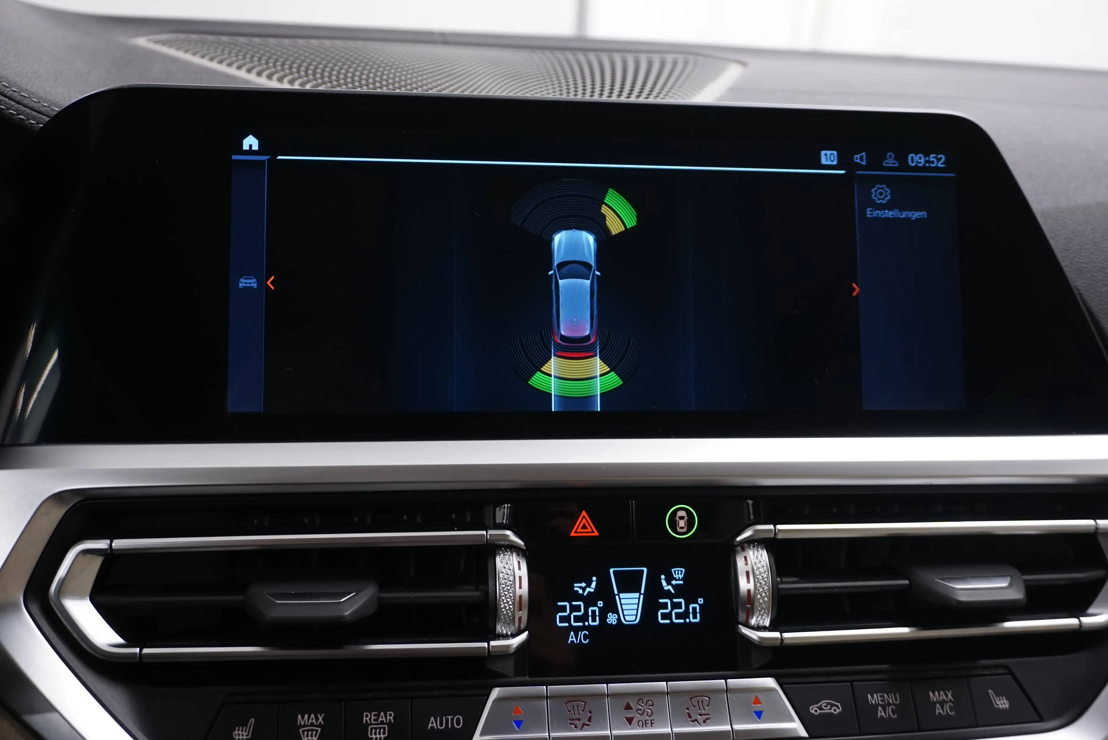 BMW 318 d Luxury Line // Anhängervorrichtung // ACC // Panoramadach // — photo 11