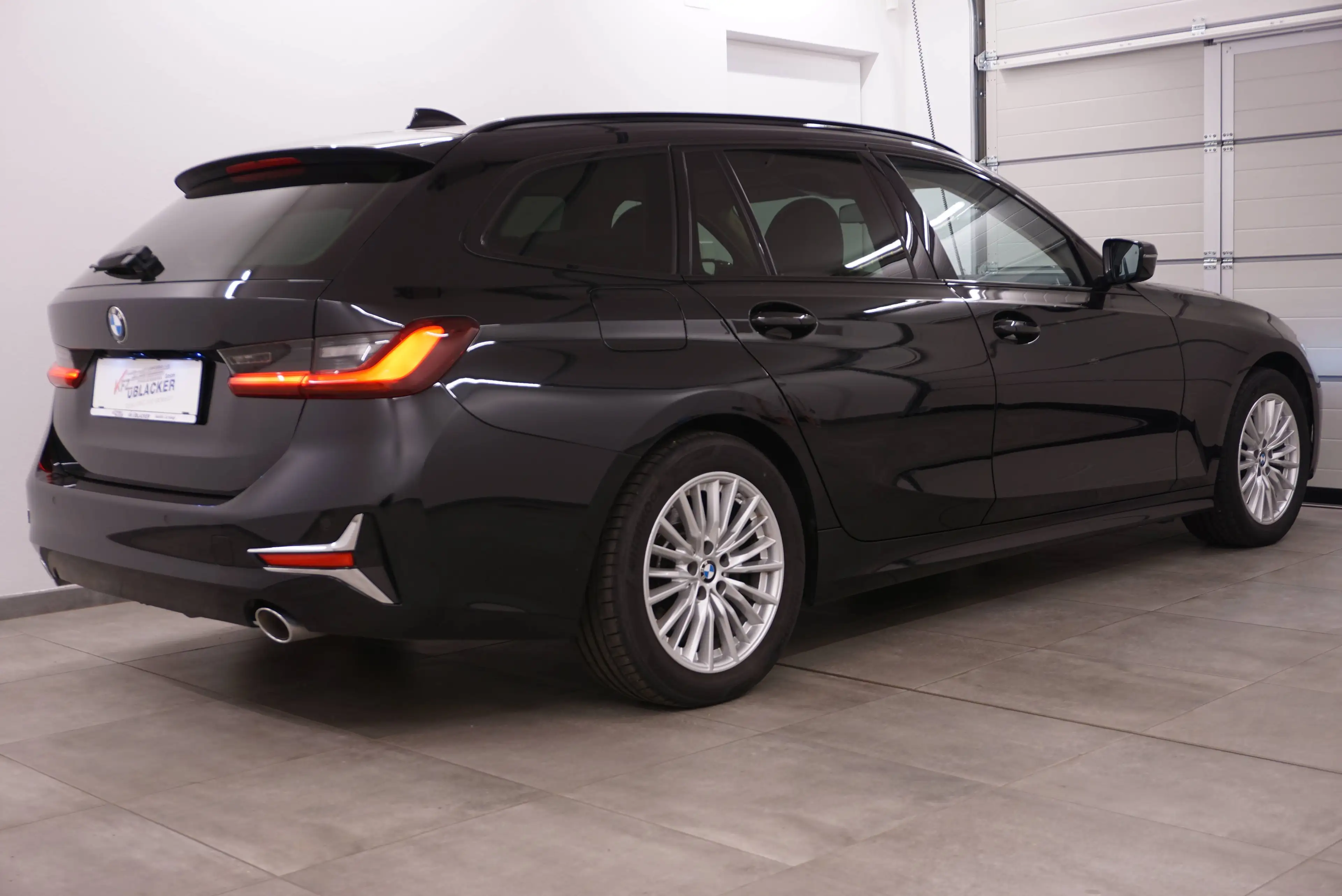 BMW 318 d Luxury Line // Anhängervorrichtung // ACC // Panoramadach // — photo 2