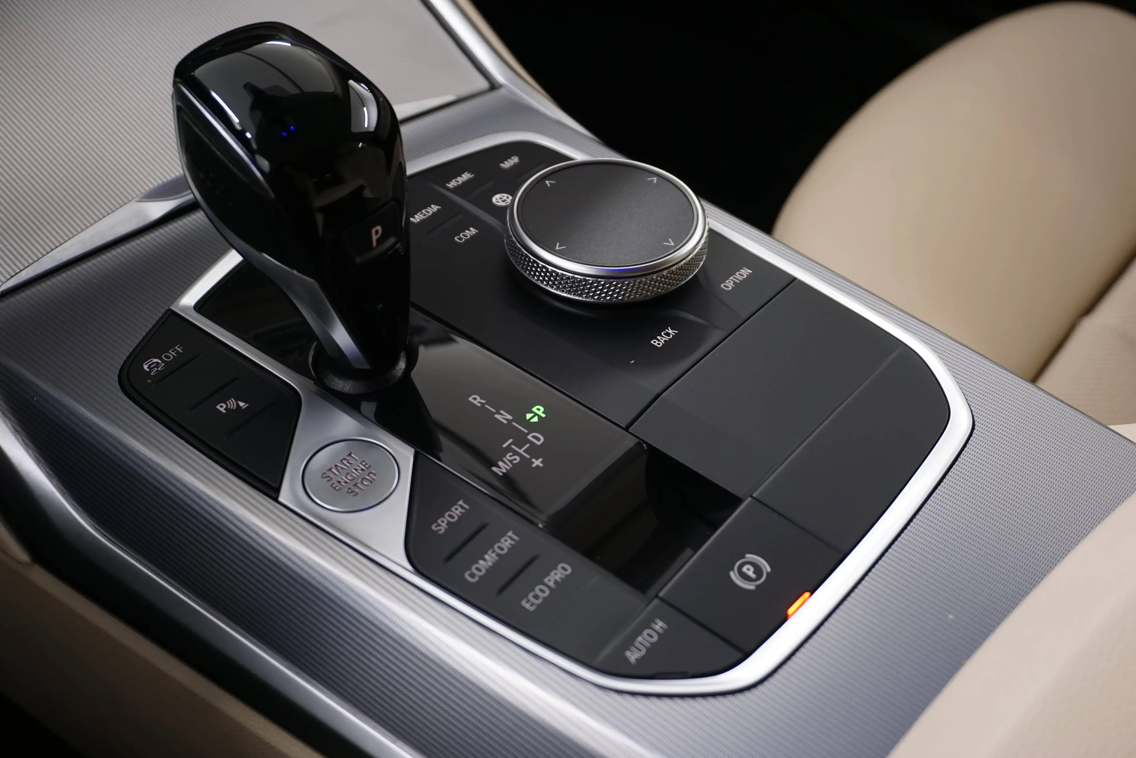 BMW 318 d Luxury Line // Anhängervorrichtung // ACC // Panoramadach // — photo 6