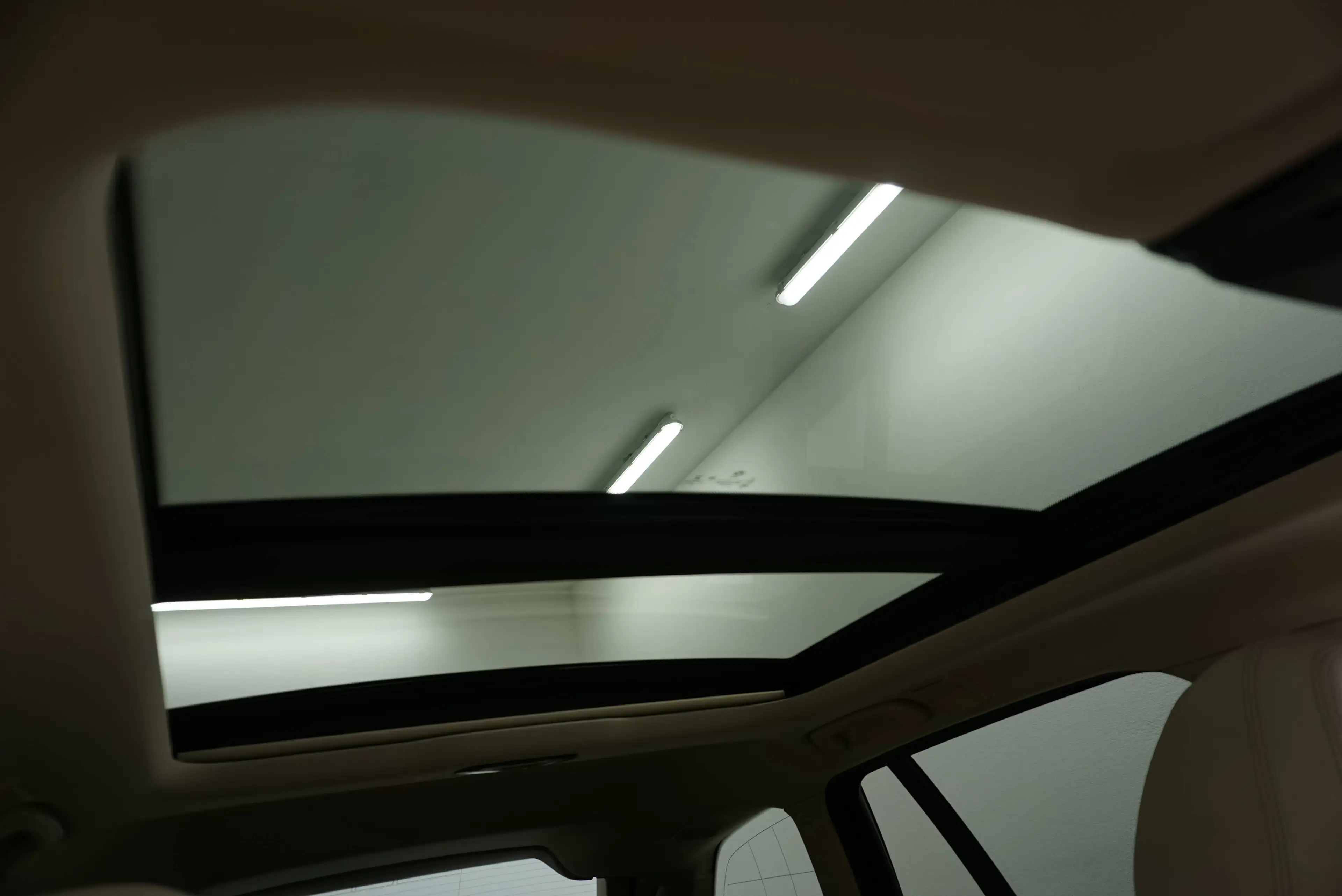 BMW 318 d Luxury Line // Anhängervorrichtung // ACC // Panoramadach // — photo 22