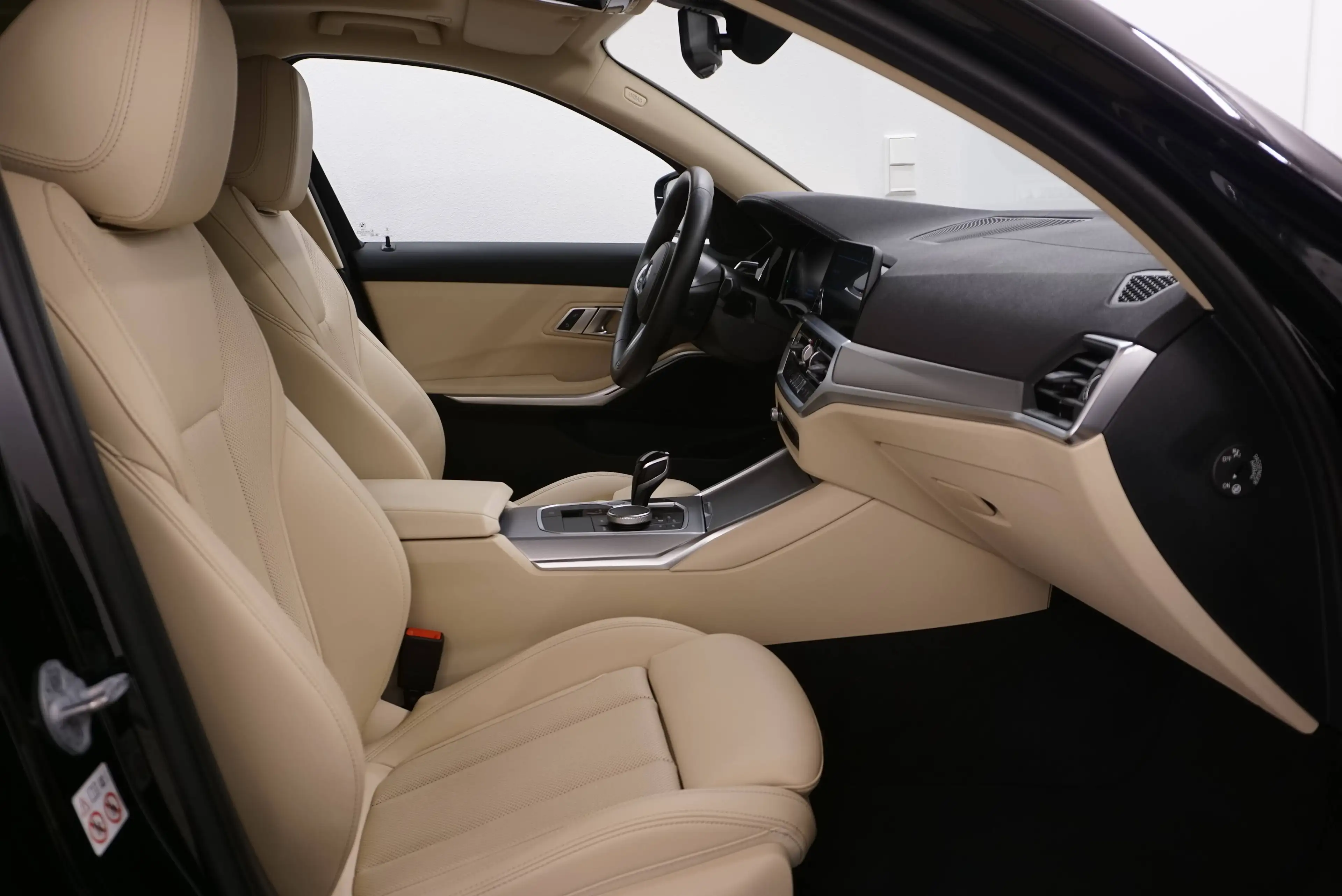 BMW 318 d Luxury Line // Anhängervorrichtung // ACC // Panoramadach // — photo 19