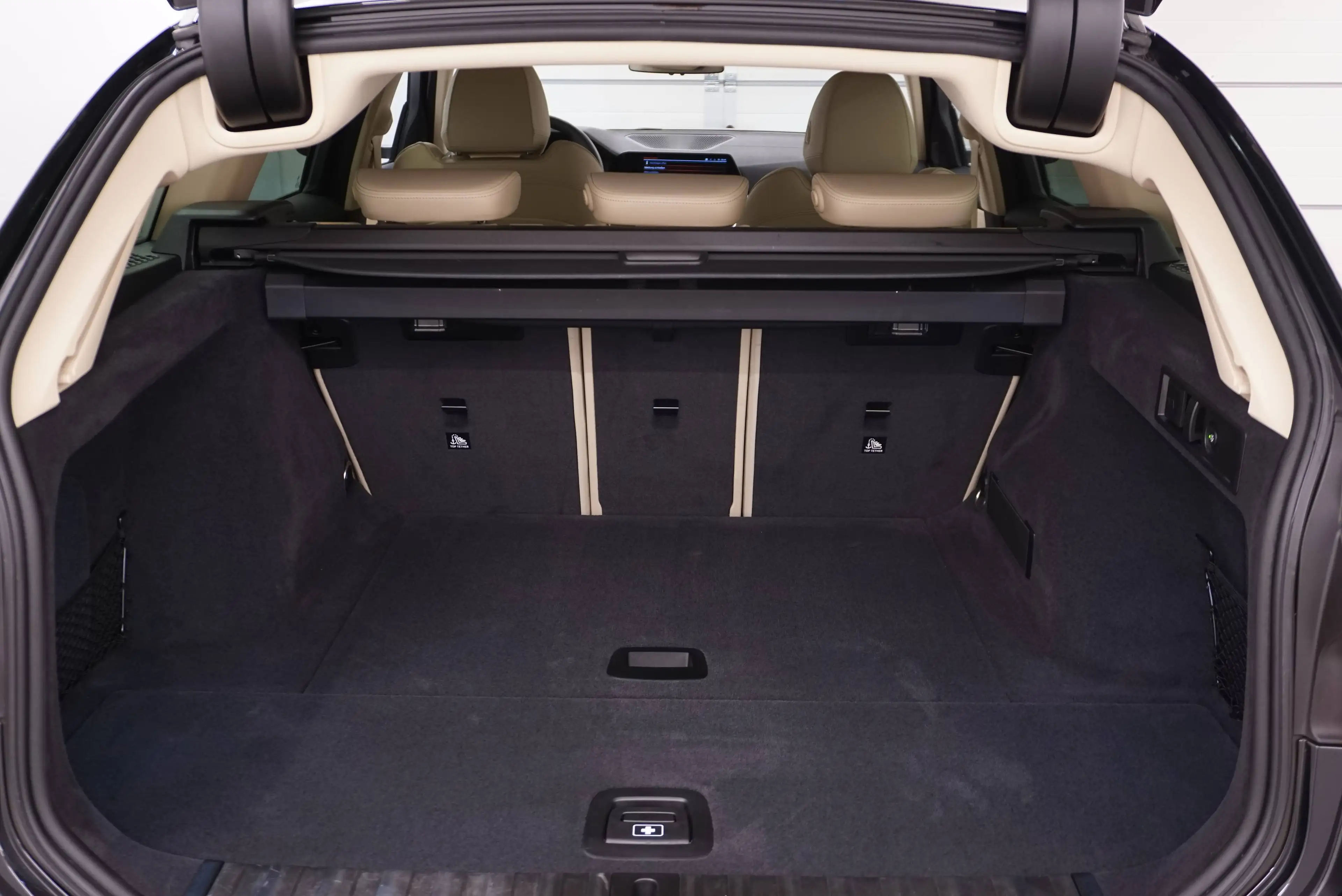 BMW 318 d Luxury Line // Anhängervorrichtung // ACC // Panoramadach // — photo 23