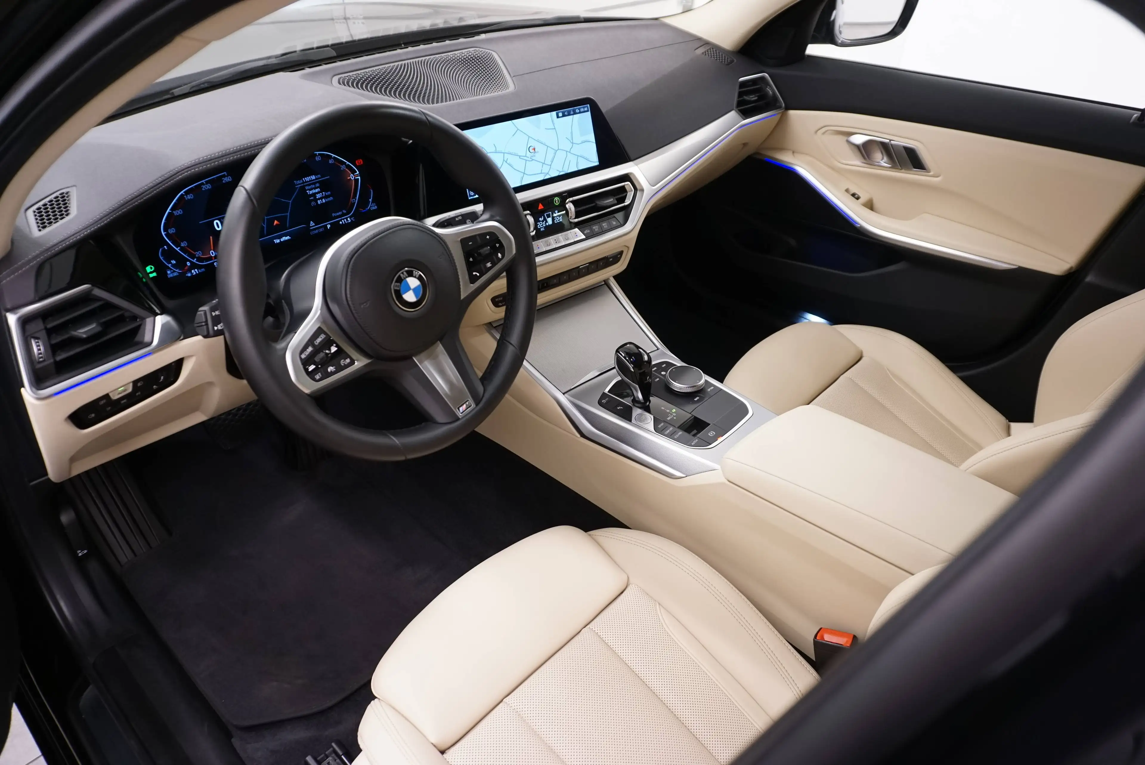 BMW 318 d Luxury Line // Anhängervorrichtung // ACC // Panoramadach // — photo 5