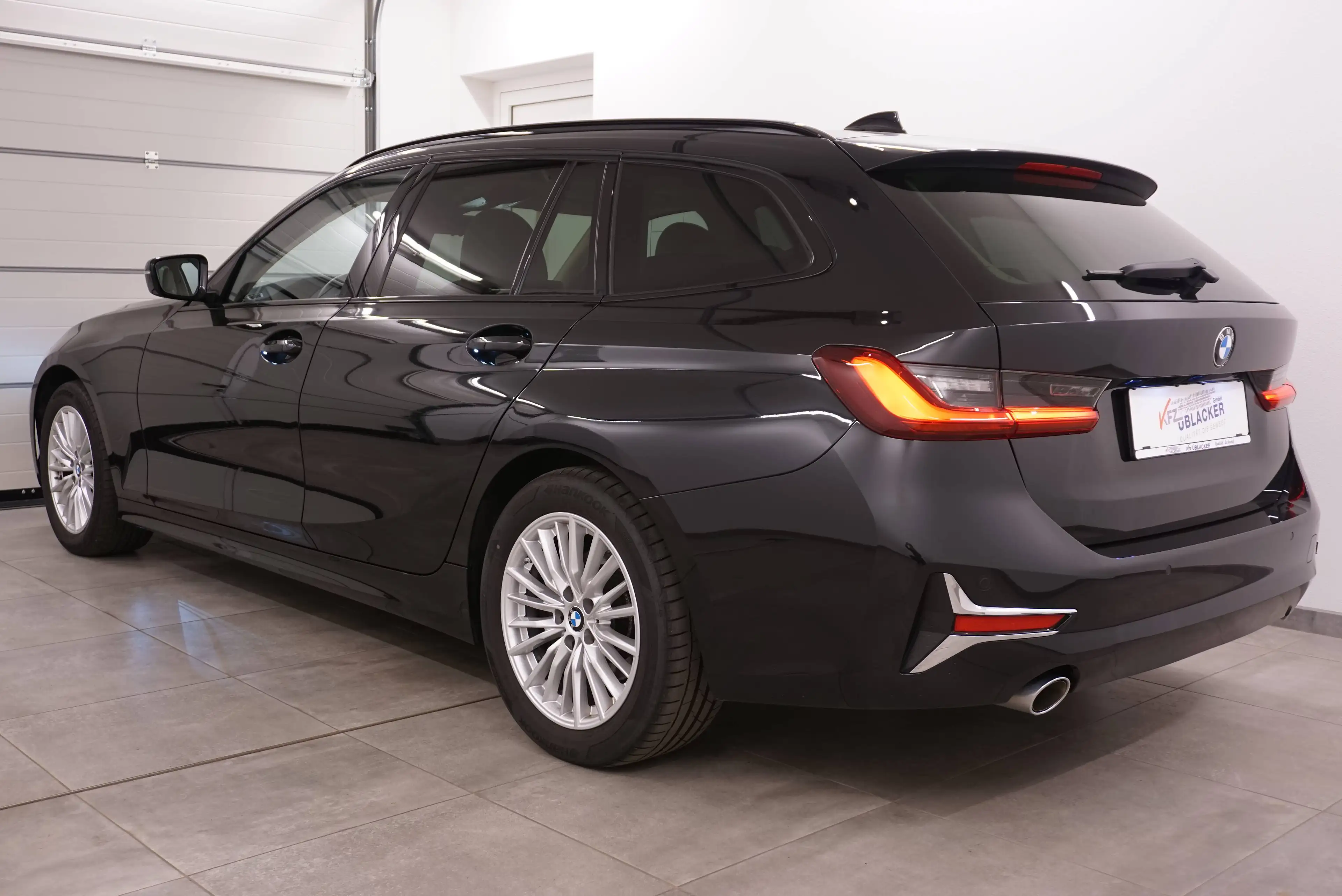 BMW 318 d Luxury Line // Anhängervorrichtung // ACC // Panoramadach // — photo 4