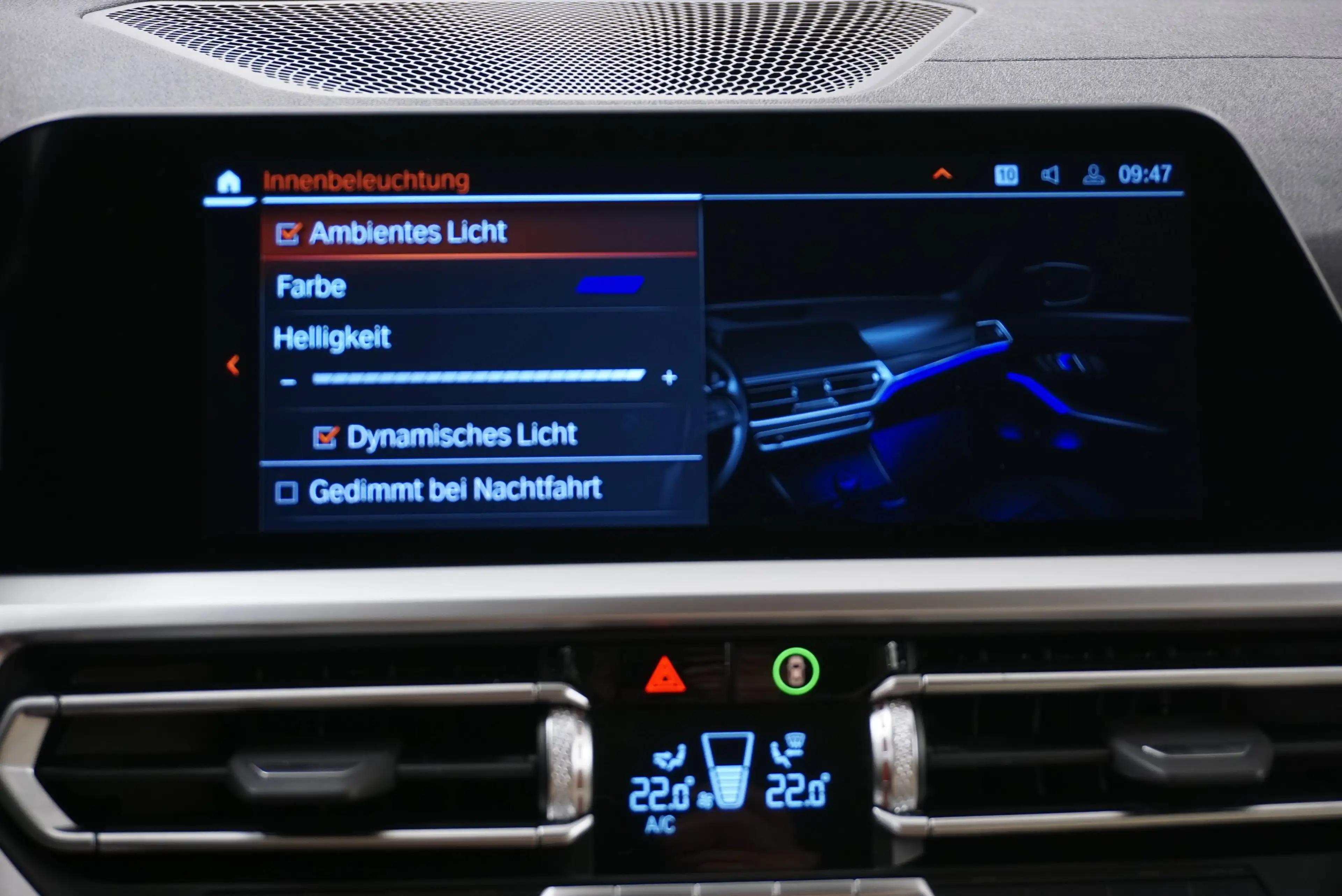 BMW 318 d Luxury Line // Anhängervorrichtung // ACC // Panoramadach // — photo 16