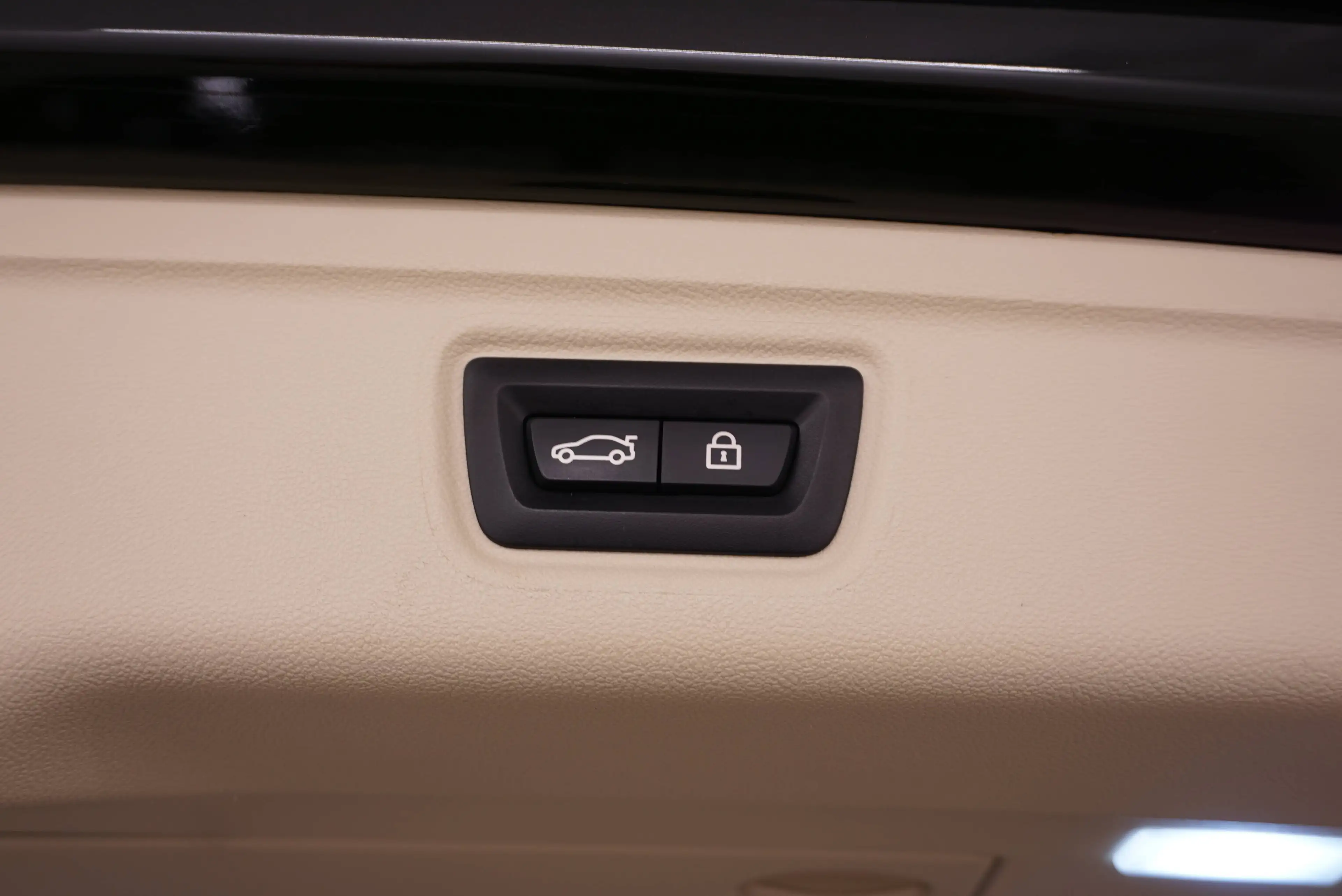 BMW 318 d Luxury Line // Anhängervorrichtung // ACC // Panoramadach // — photo 24