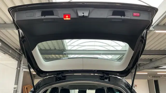 Mercedes-Benz GLC view 19