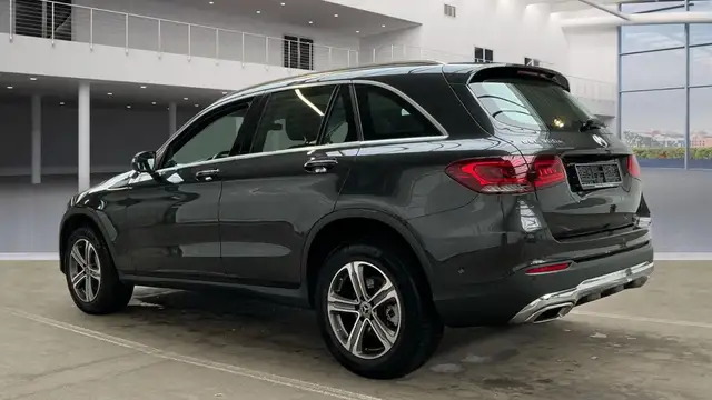 Mercedes-Benz GLC view 3
