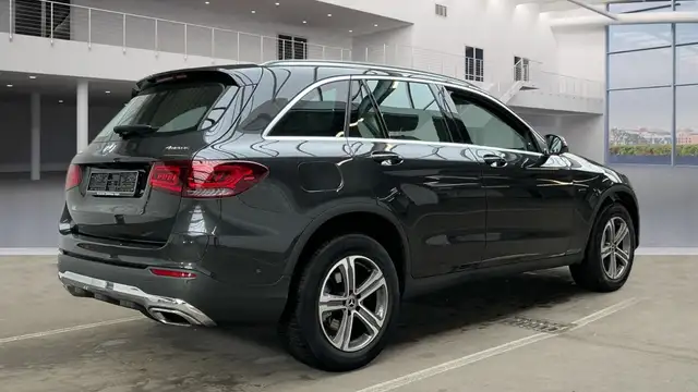 Mercedes-Benz GLC view 4