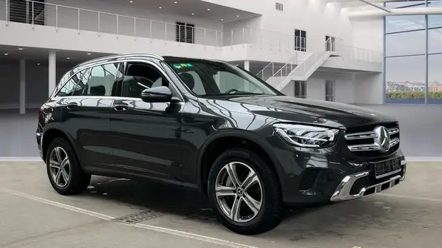 Mercedes-Benz GLC view 2