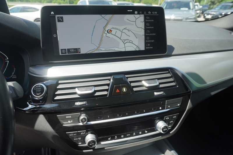 BMW 540 d xDrive Touring — photo 12