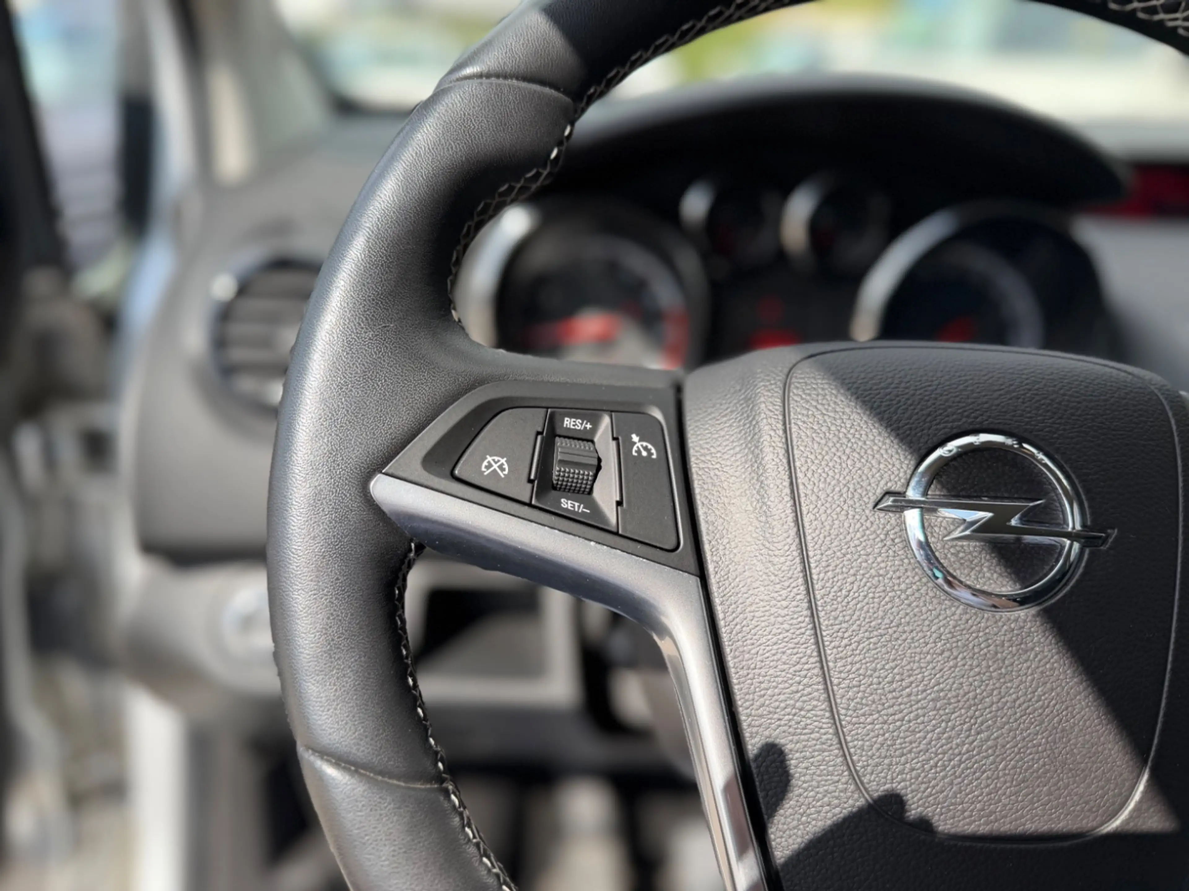 Opel Meriva PDC SHZ Winterp. Facelift LM 2xKlima — photo 11