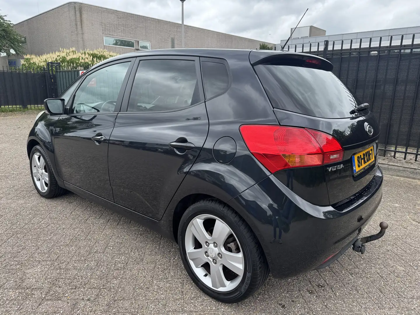 Kia Venga 1.4 CVVT Fuse Panorama/Navi/Clima Zwart - 2