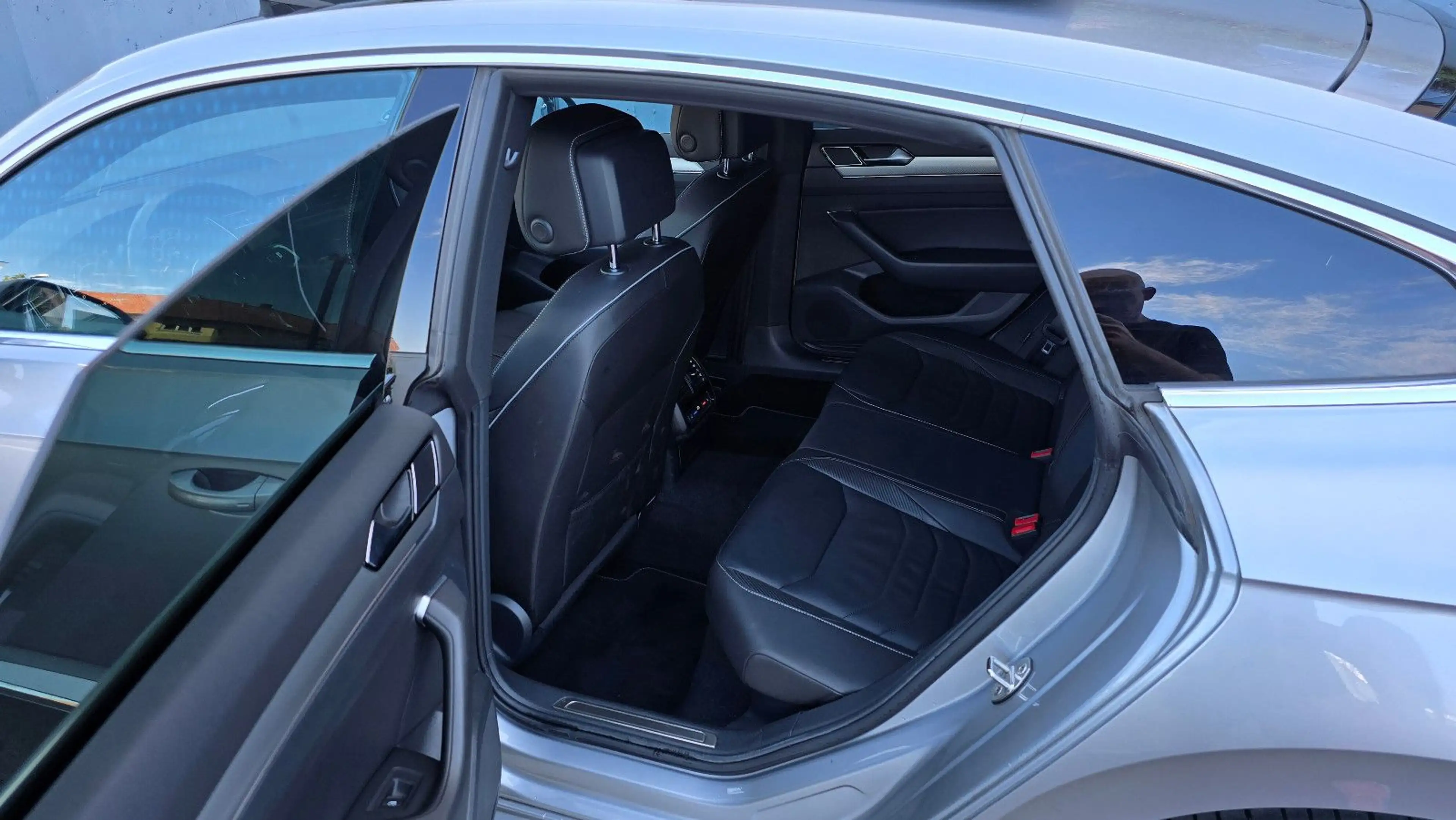 Volkswagen Arteon 2.0 TSI DSG 3 x R-Line Pano/Leder/DCC/Vol — photo 9