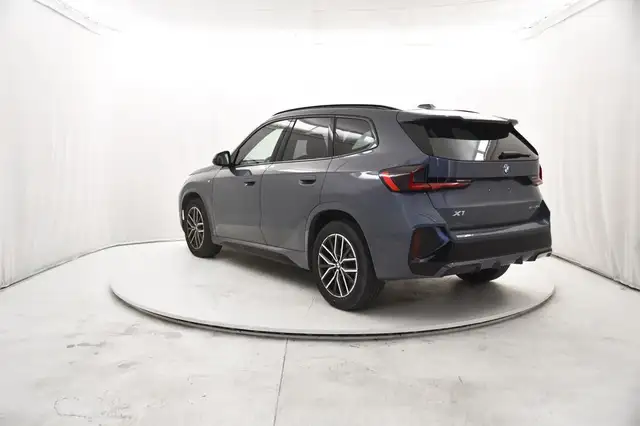 BMW X1 view 3