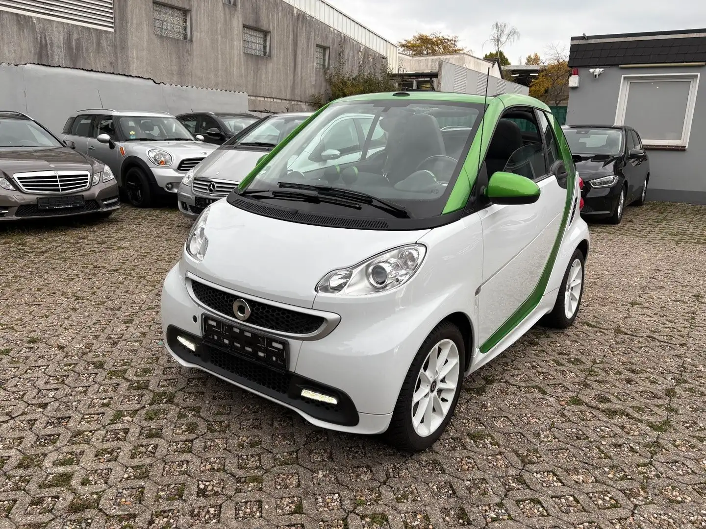 smart forTwo cabrio electric drive DESIGN-PAKET 1.HAND Weiß - 1
