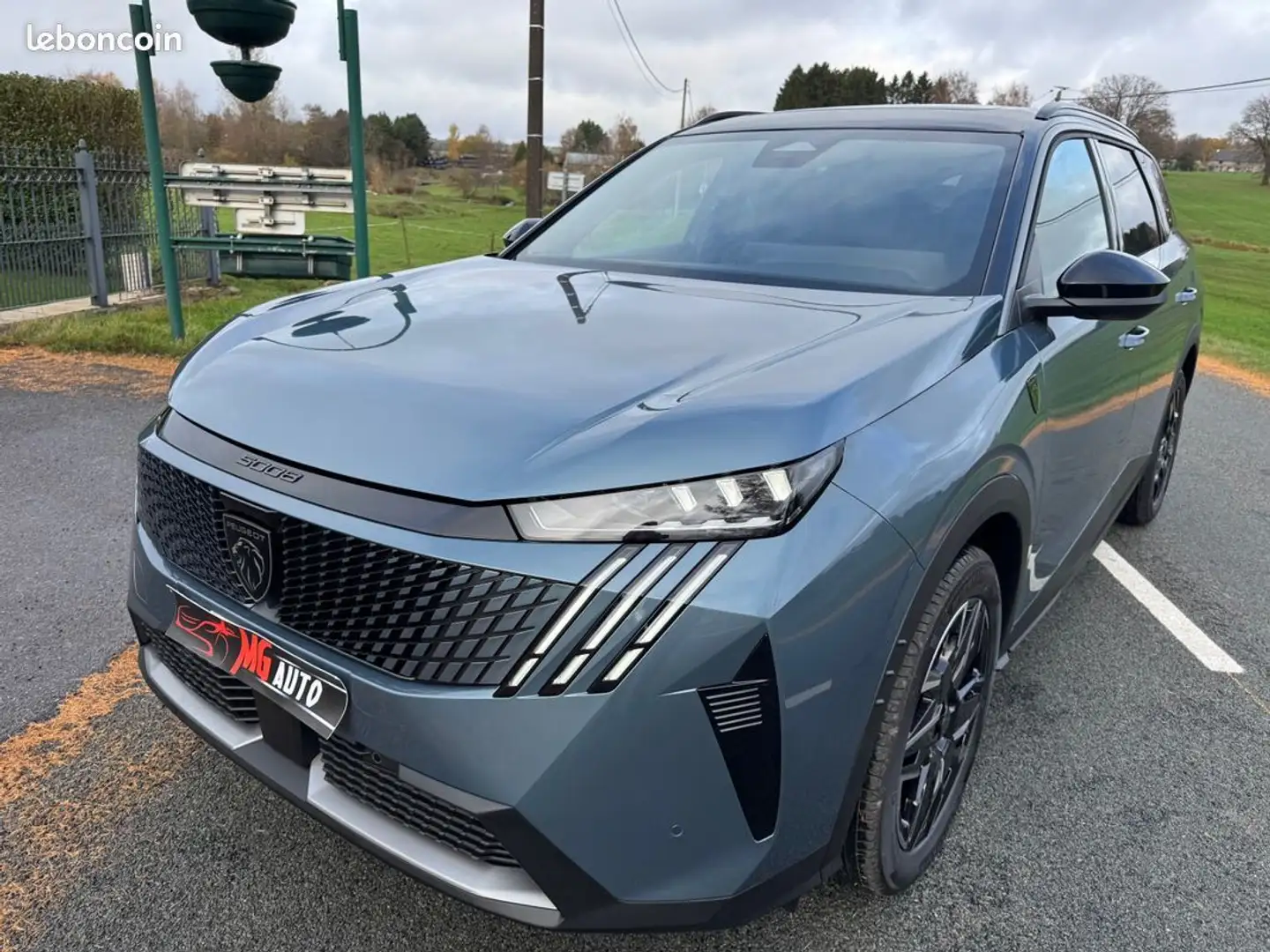Peugeot 5008 GT HYBRID 145 CV e-DCS 6 7 PLACES neuf disponible immédiatement bleu ingaro toit ouvrant ( dispo en gris artense et titan Albastru - 1