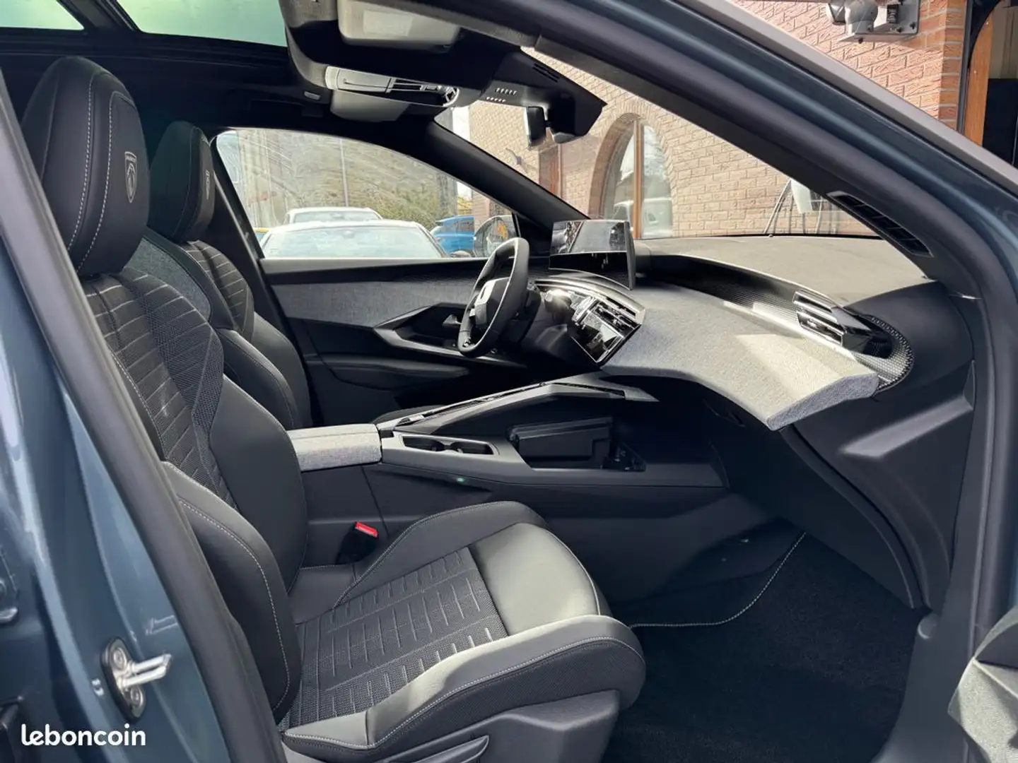 Peugeot 5008 GT HYBRID 145 CV e-DCS 6 7 PLACES neuf disponible immédiatement bleu ingaro toit ouvrant ( dispo en gris artense et titan Albastru - 2