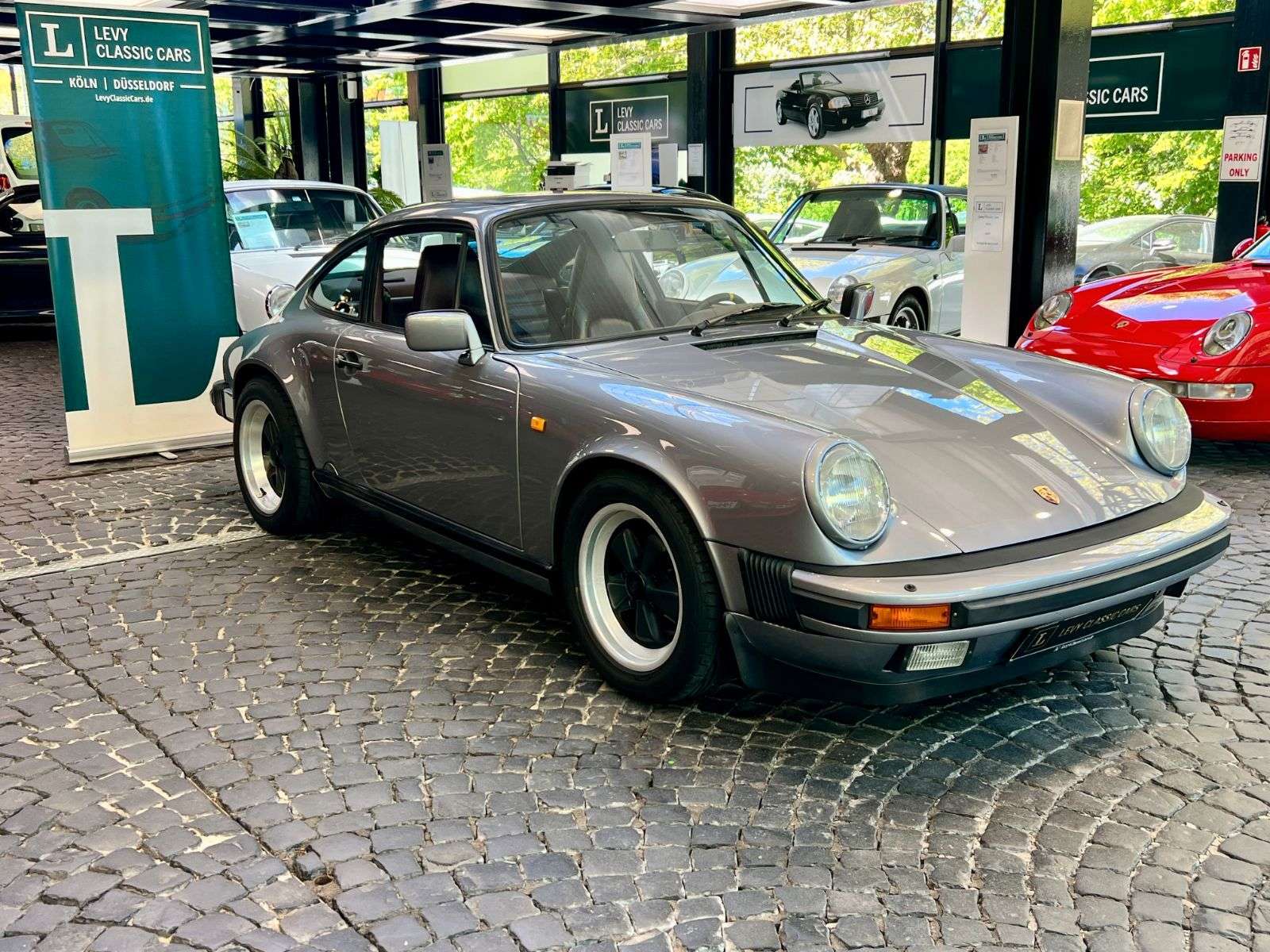 Second hand Porsche 911 