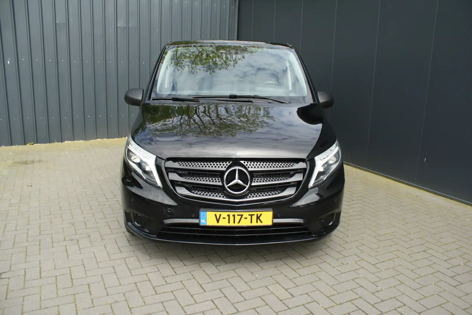 Mercedes-Benz Vito 114 CDI Lang AUTOMAAT - NAVIGATIE - CAMERA - TREKH Zwart - 2