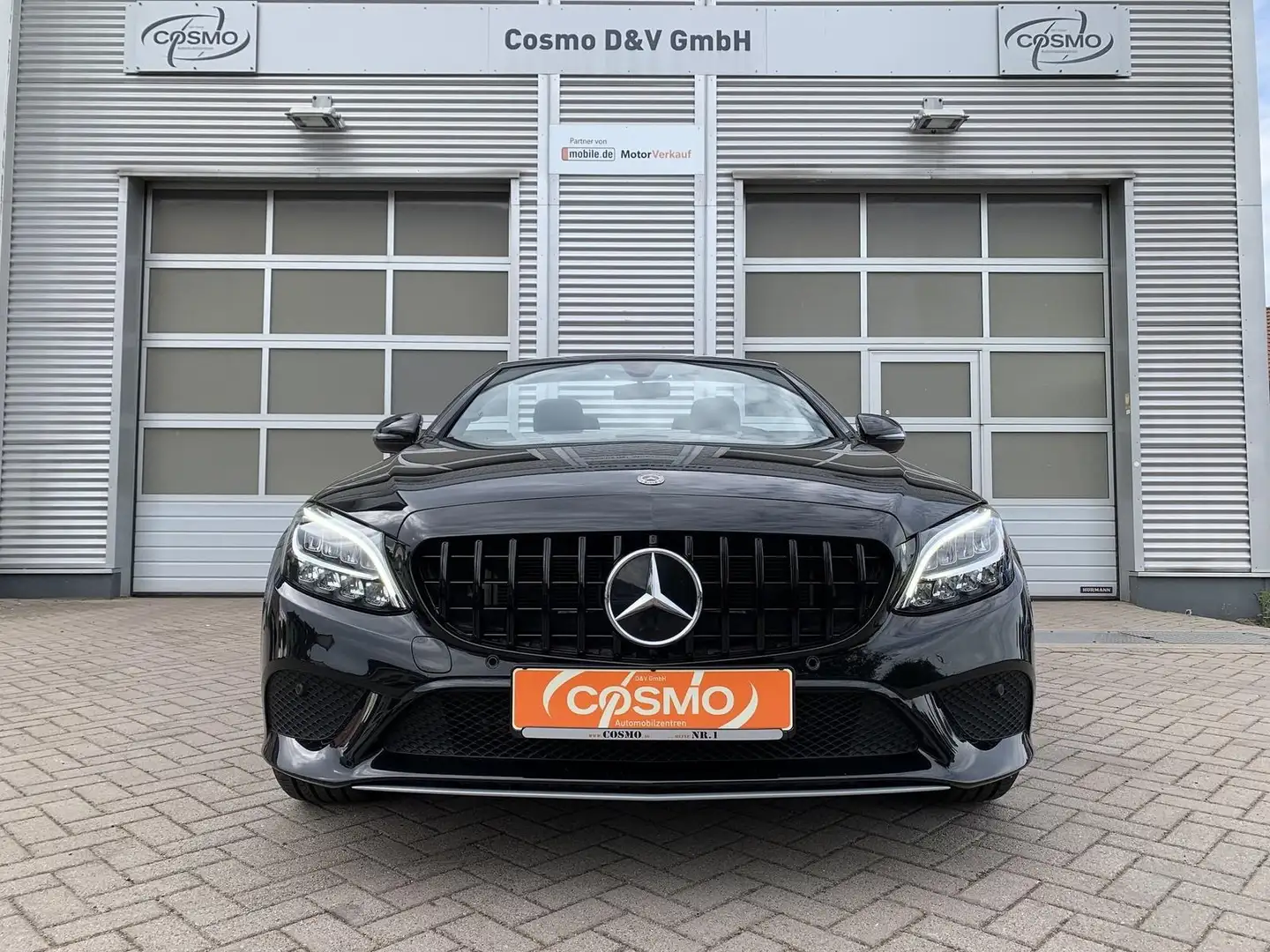 Mercedes-Benz C 300 C300 Cabrio AMG Airscarf+Navi+LED+19erLM Zwart - 2