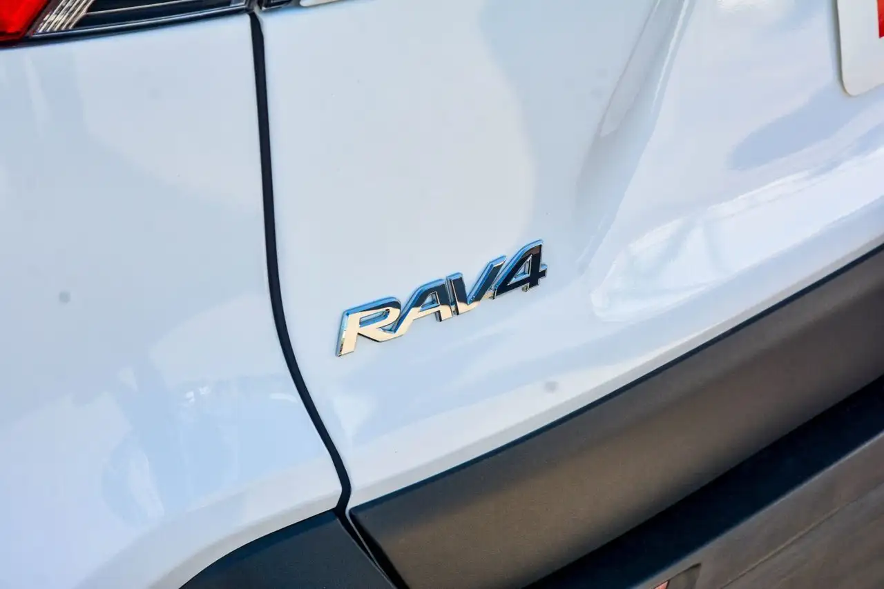 Toyota RAV 4 снимка Toyota RAV 4