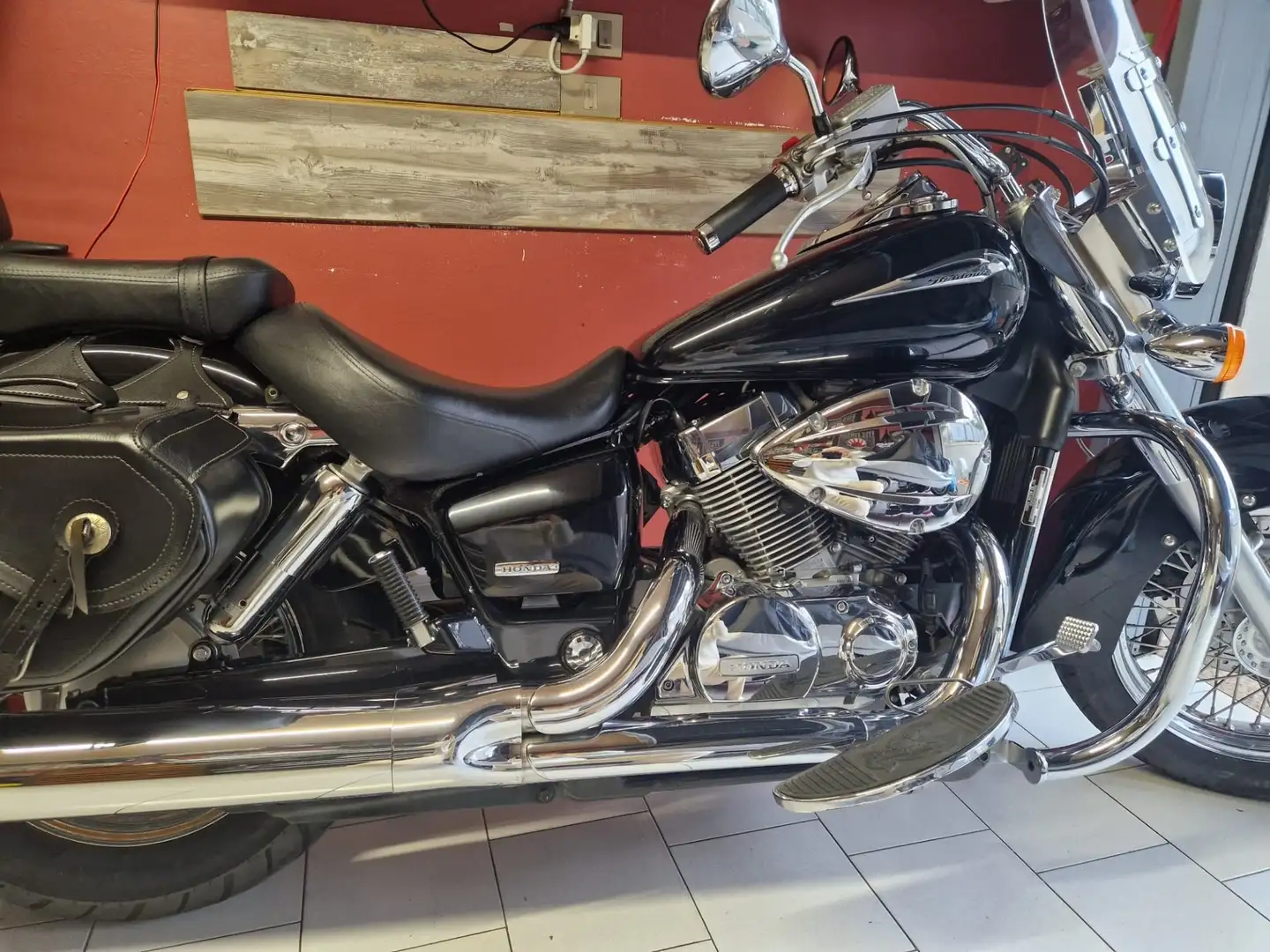 Honda Shadow 750 Negro - 1