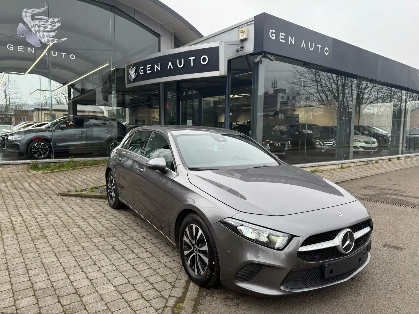 Mercedes-Benz A 180 d Business Solution Automatique Full Led Gris - 1