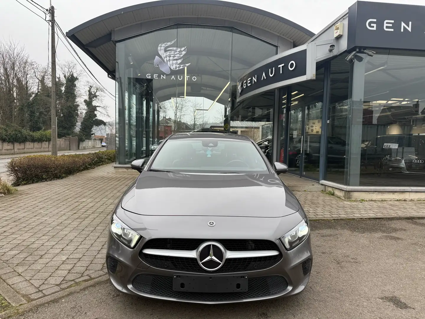 Mercedes-Benz A 180 d Business Solution Automatique Full Led Gris - 2