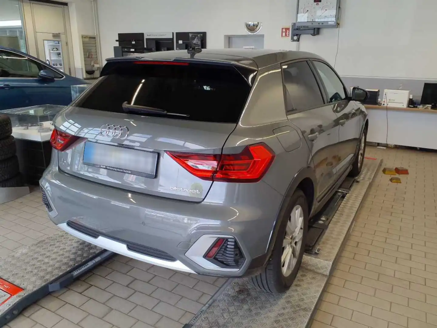 Audi A1 30 TFSI +LED+KAMERA+PDC+ASSISTS+DAB Grau - 2