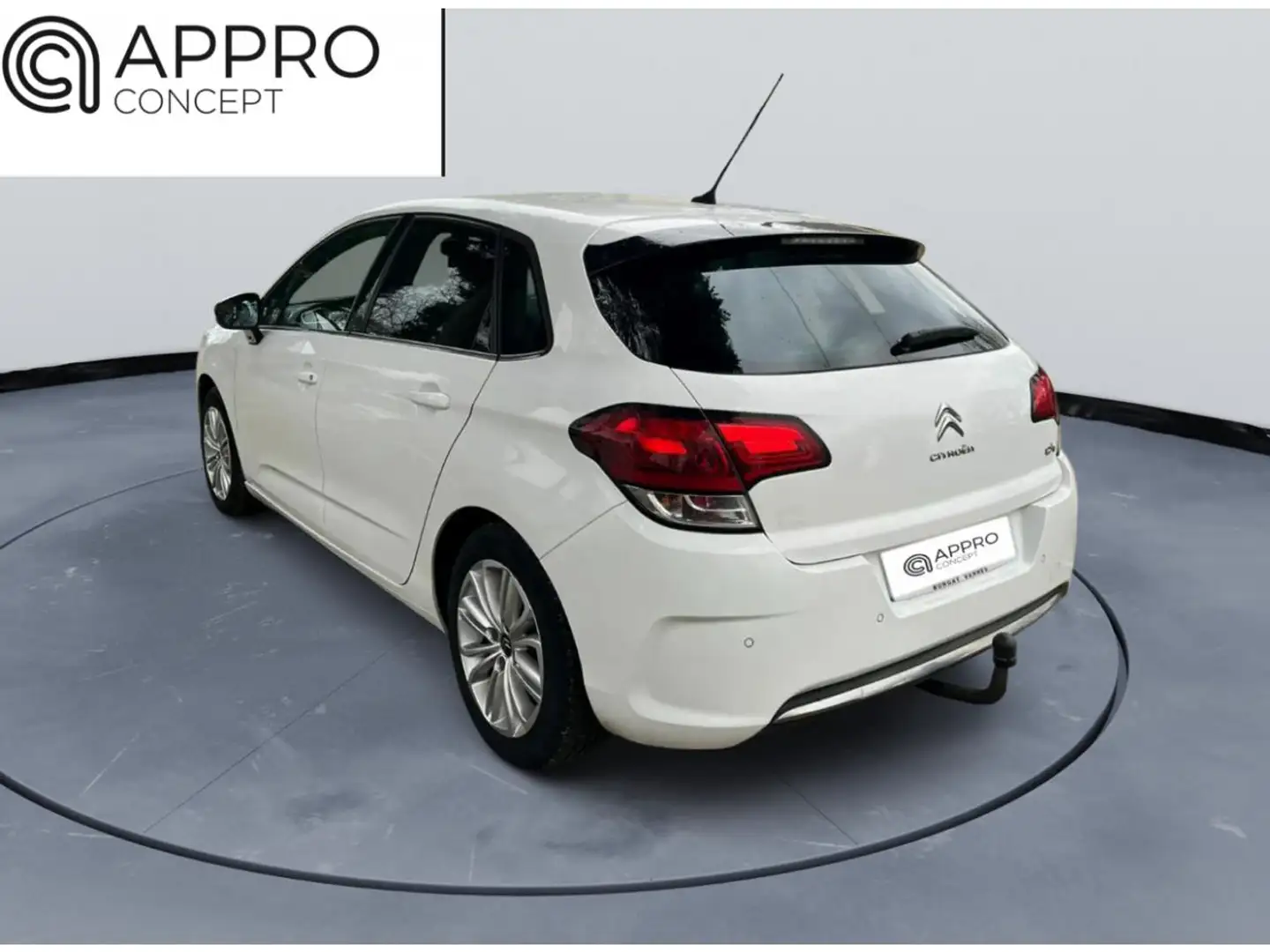 Citroen C4 1.2i PureTech 12V - 110   BERLINE Feel PHASE 2 Blanc - 2