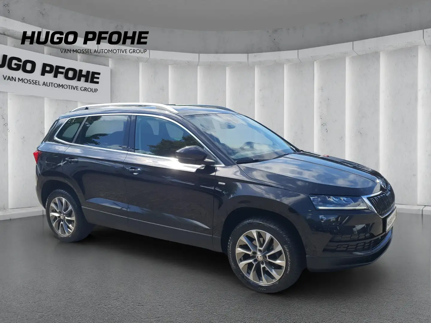 Skoda Karoq Clever 1.5 TSI Autom LED ACC RFK SHZ LMF Schwarz - 2