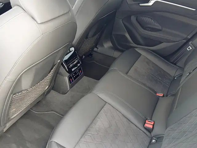 Audi A6 view 11