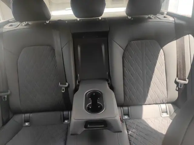 Audi A6 view 18